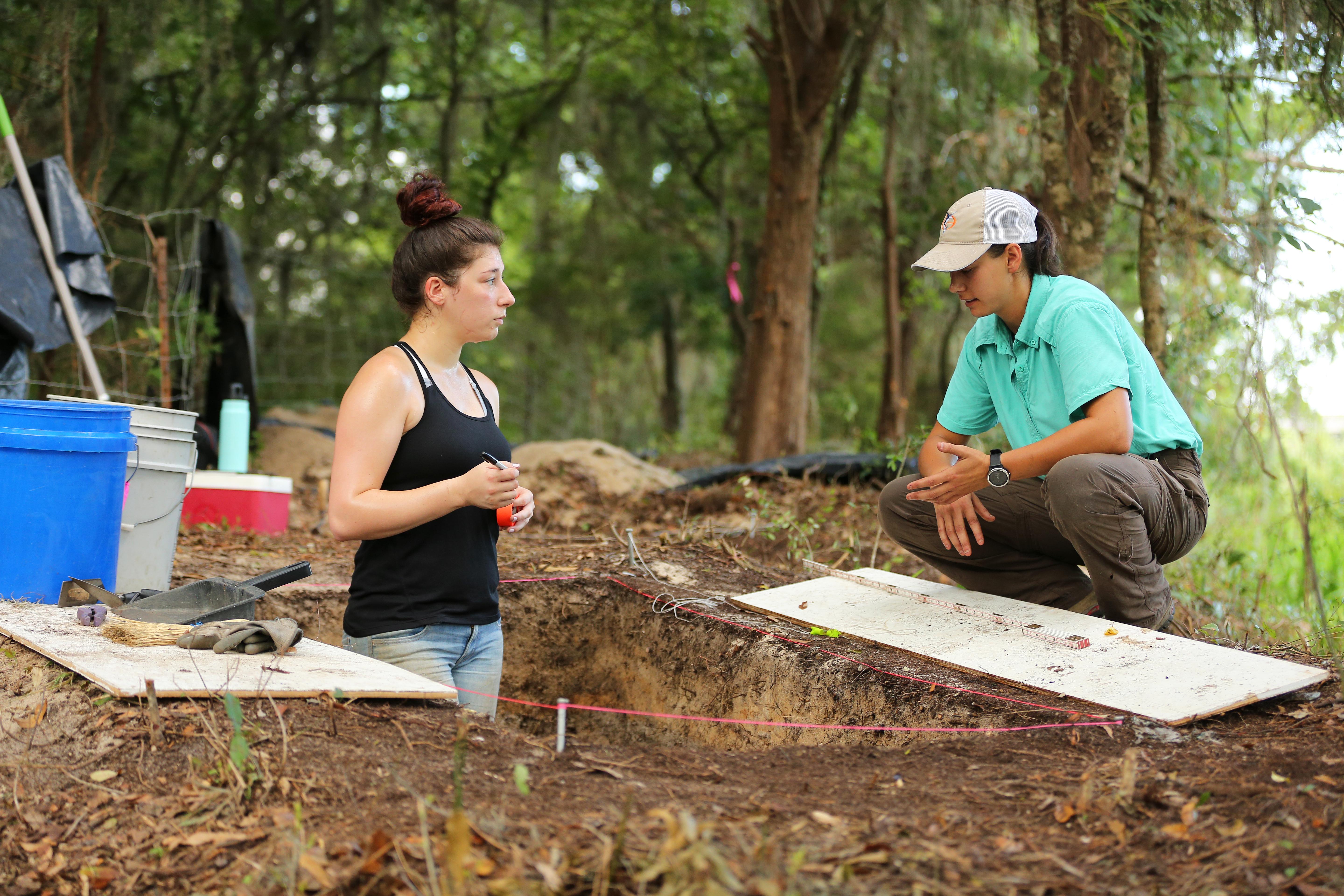 Jordan Temples, who recently earned a bachelor's degree in anthropology from South, talks with Anne Doreland, graduate student and field supervisor.