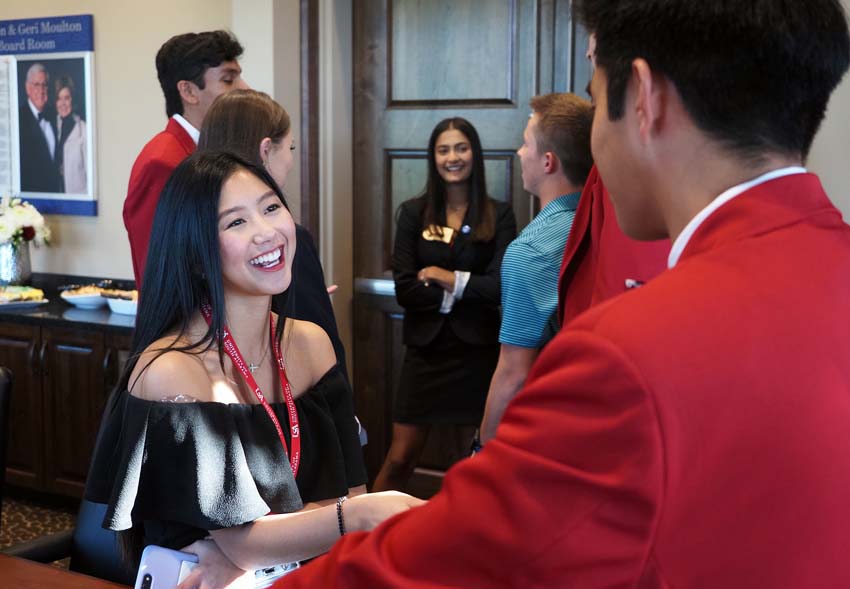 Southerners' members welcoming Southerners Alumni to the reunion event