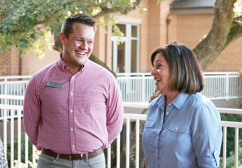 Southerners' members welcoming Southerners Alumni to the reunion event