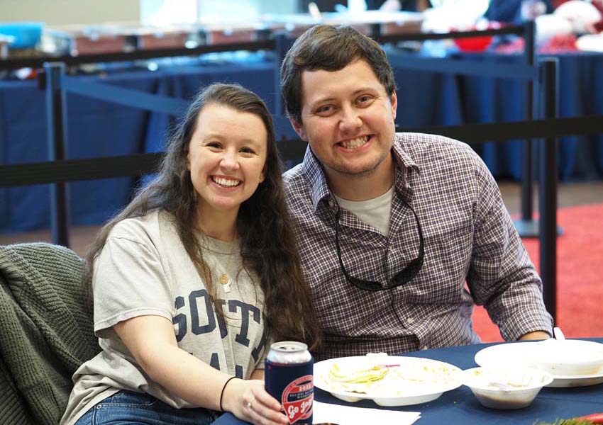 Couple smiling at alumni weekend.