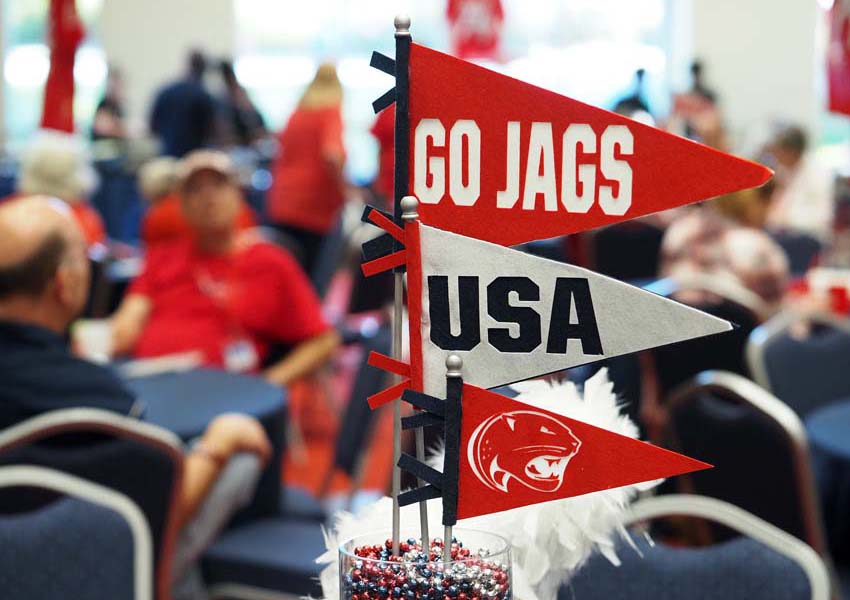 Jag and USA flags.