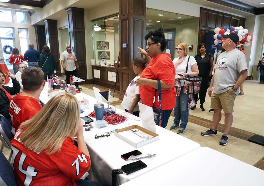 Alumni signing in for alumni weekend.