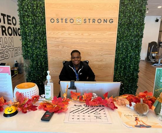Passage USA student during their internship at Osteo-strong