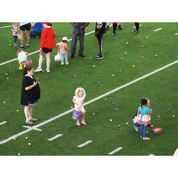 families on the hunt for Easter eggs