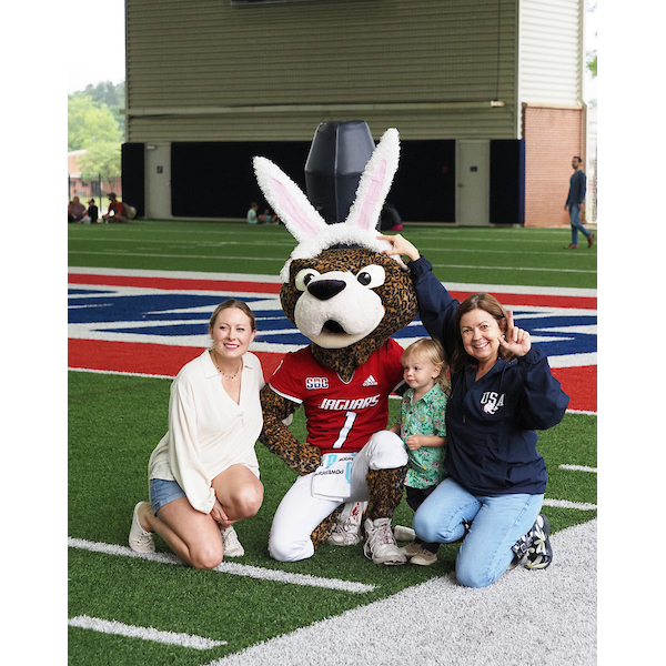 southpaw posing with a child and family