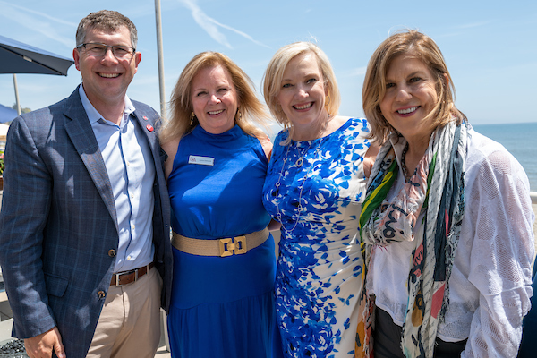 Alumni fellows posed for a photograph