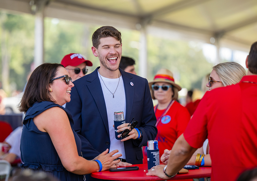 A group of alumni at an event.