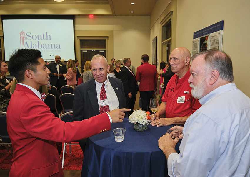 A group of alumni talking.