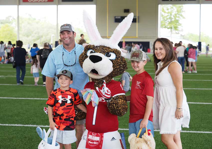 southpaw posing with a family of four