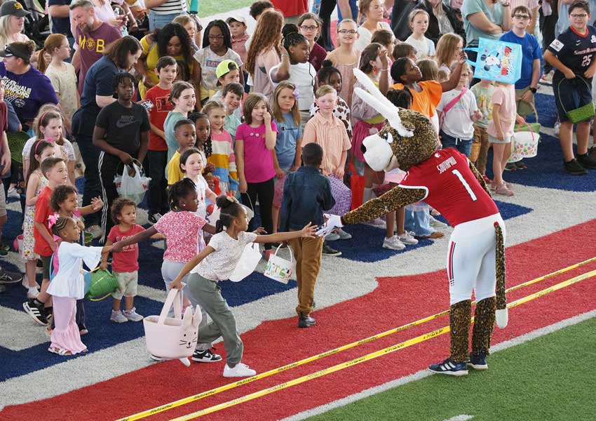 south paw greeting some of the participants