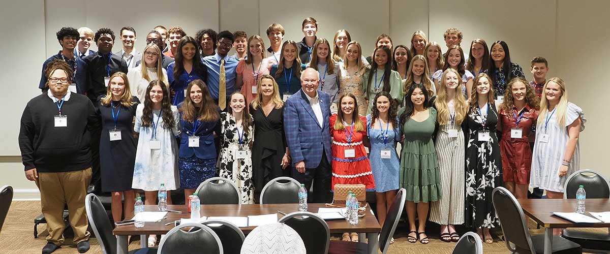 Students taking a picture with Jo Bonner the University of South Alabama President