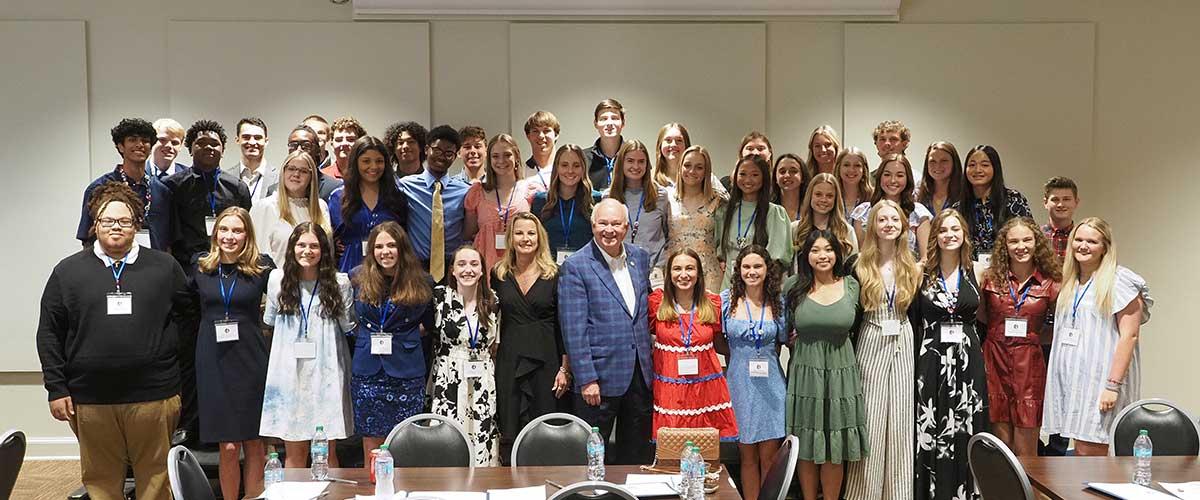 Students taking a picture with Joe Bonner the University of South Alabama President