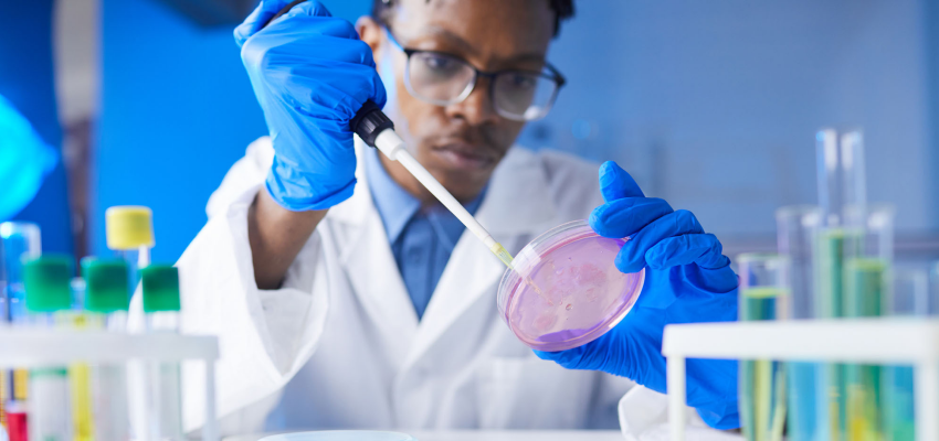 Image of biomedical students in a lab setting.