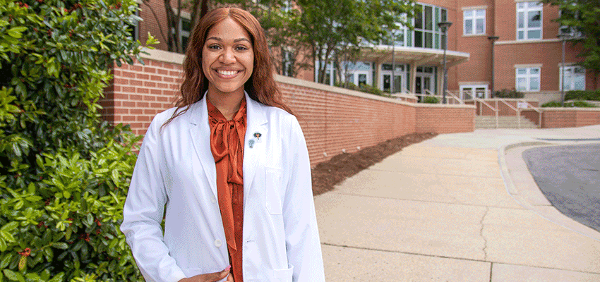 After completing a bachelor’s degree in public health, physician assistant studies student Taylor Burns went looking for the right scholarship opportunity to help her pursue a career in rural health. 