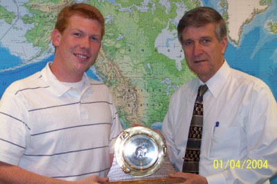 Dr. Bill Williams (r), presents the 2006 Exxon Mobil Academic Award to John Walker (l).