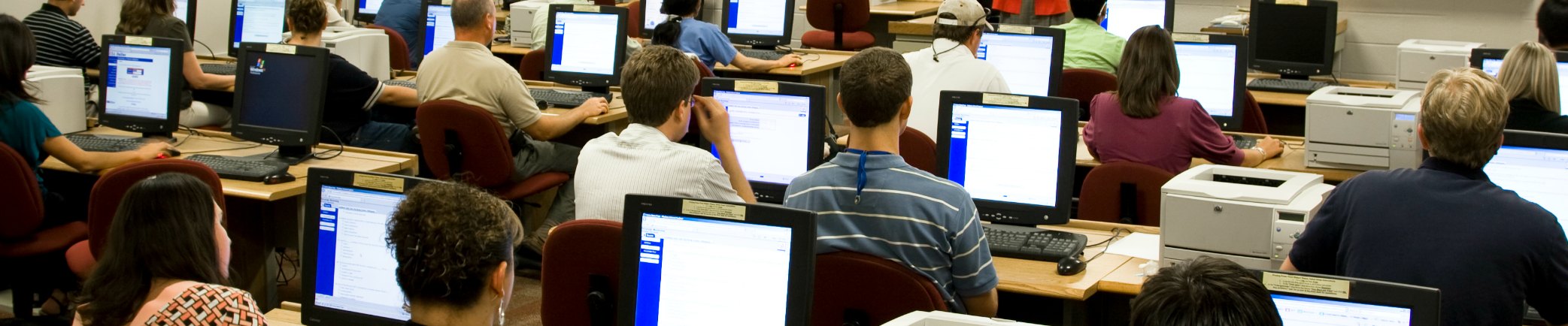 Group of students in front of computers.