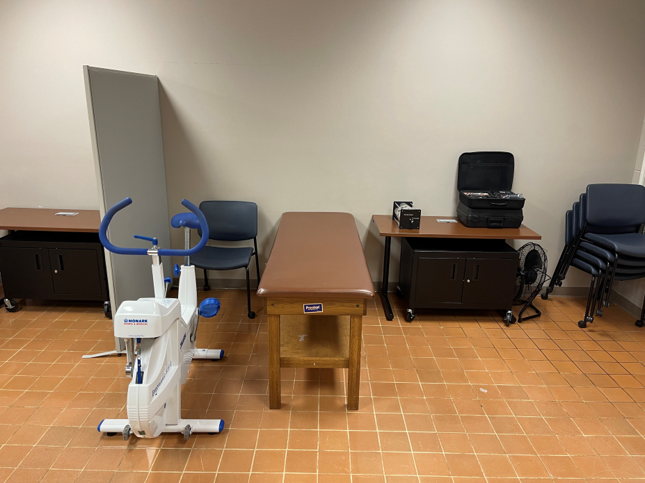 Lab station with table, bike, and iWorx system