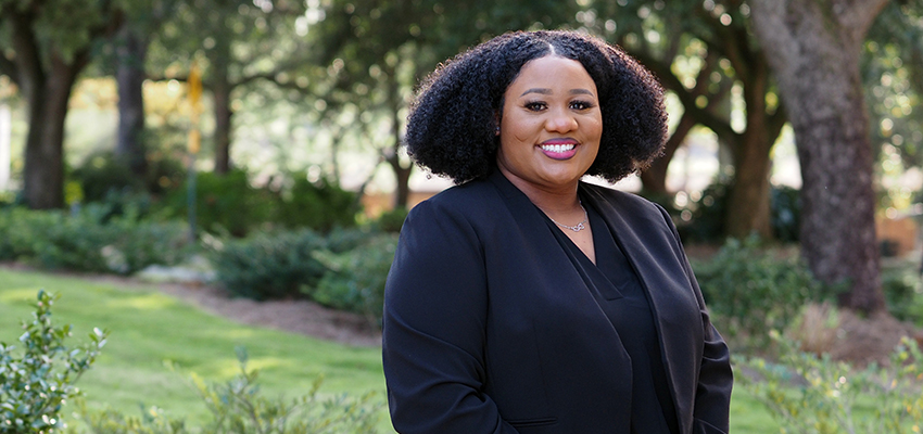 Kennedy Reese standing outside on campus.