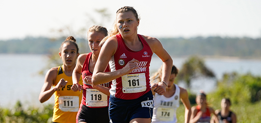 Silje Lindstad running in a race.