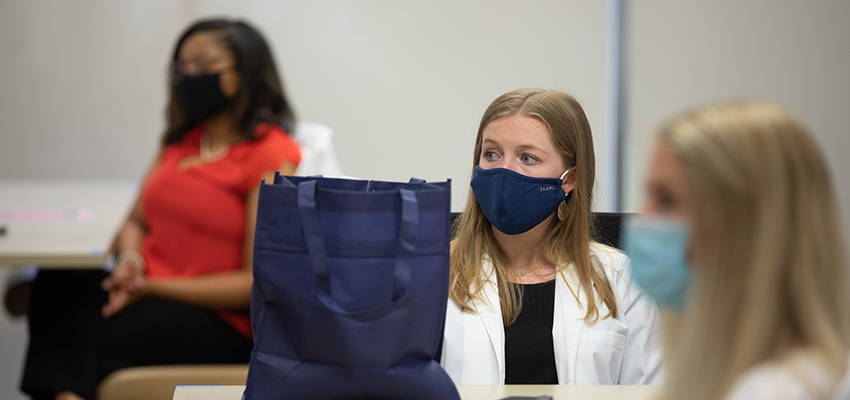 USA medical students are learning using a new, hybrid model as a result of the COVID-19 global pandemic. 