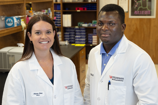 Female scientist and male scientist in the lab