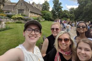 Students talking a selfie with Dr. Cooke in Oxford.