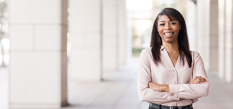 Photo of Jakiilah Howard in front of a building with columns