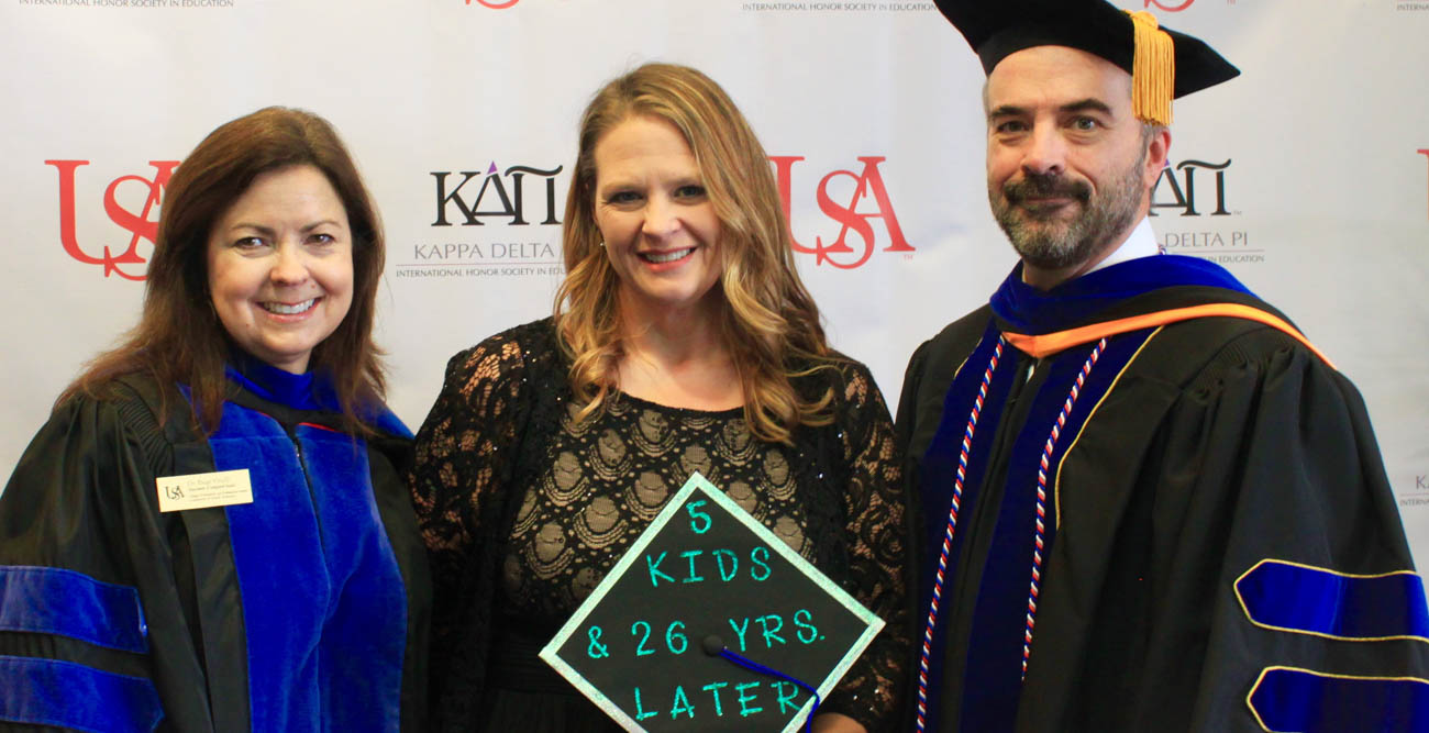commencement photo data-lightbox='featured'