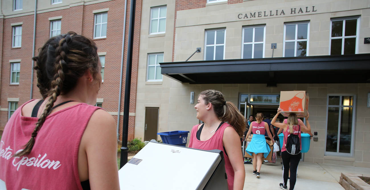 Members of the Jaguar Marching Band were among the students, faculty and staff who helped freshmen move in to their on-campus homes. Here they are in front of Epsilon Hall. 