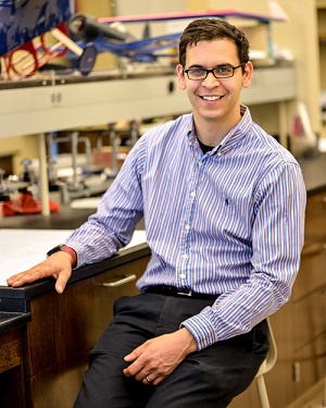 Dr. Carlos Montalvo