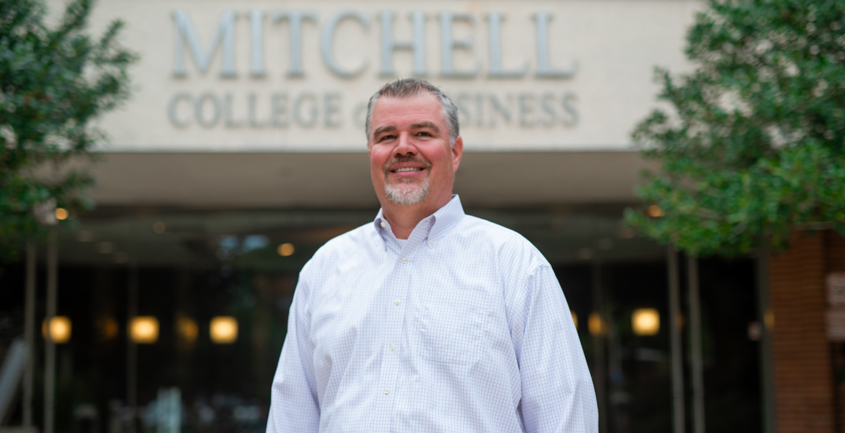 Dr. Chris Lawrey, assistant professor of economics and finance in the Mitchell College of Business at the University of South Alabama, said the best time to start planning for the holidays is in January. “After the holidays, assess your spending and create a budget for next year, then open a savings or Christmas Club account and set up automatic payments to that account every pay period,” he said data-lightbox='featured'