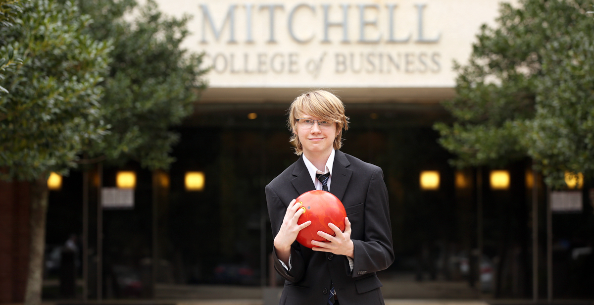 When Trey Hall toured the University of South Alabama as a student in high school, he was impressed to find the Mitchell College of Business had 12 Bloomberg terminals. “In that interview,” Hall said, “I thought, ‘Oh, I need to come here.’”