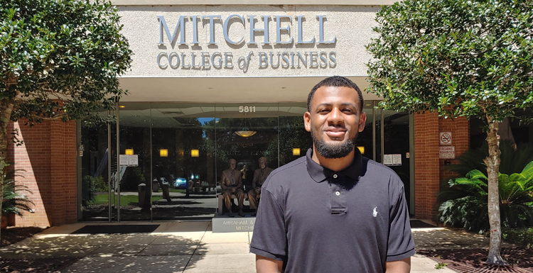 South's Macario Kelley has been named a Public Company Accounting Oversight Board scholar. He is one of 253 students from U.S. colleges and universities to receive a $10,000 scholarship for the 2021-2022 academic year.