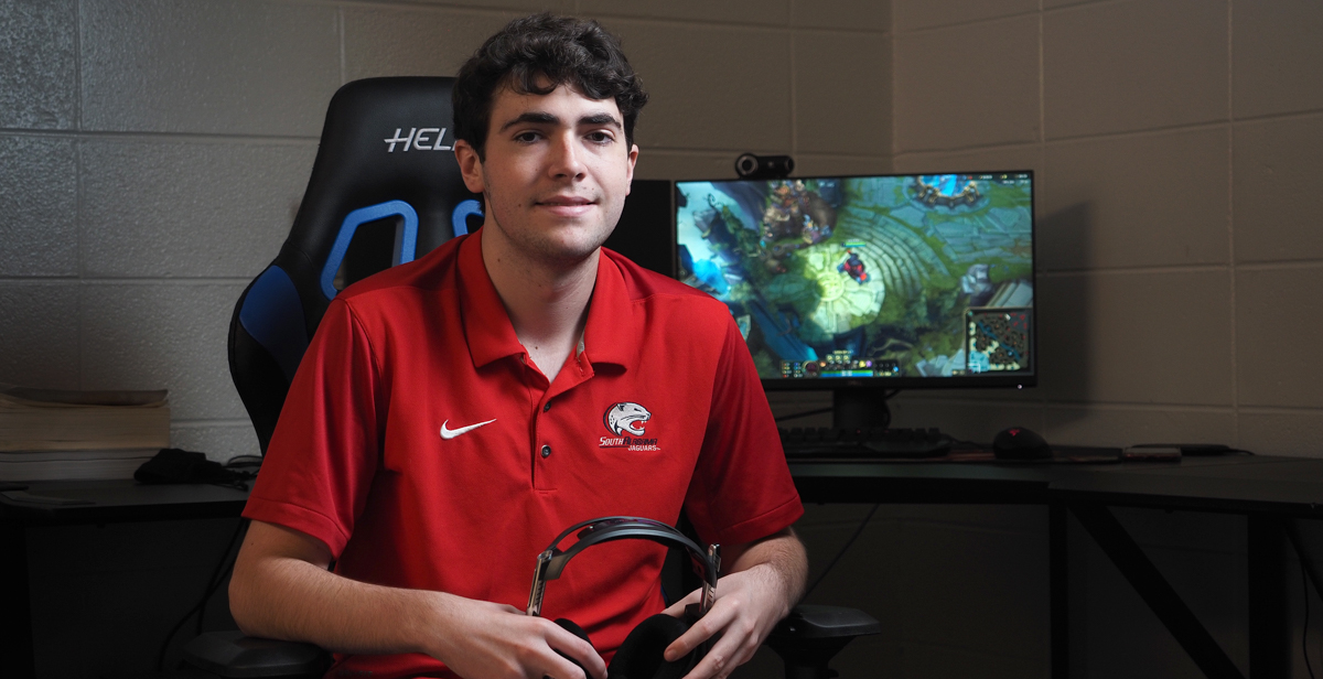 At Thompson High School, Carter Mandy was on a state championship esports team. He's joined South's team and is majoring in radiologic sciences. 