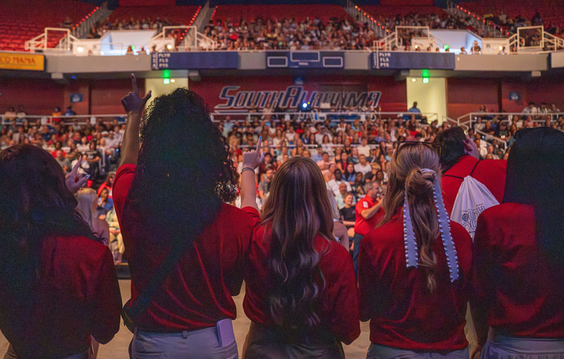 Orientation Leaders throwing Js with students and parents