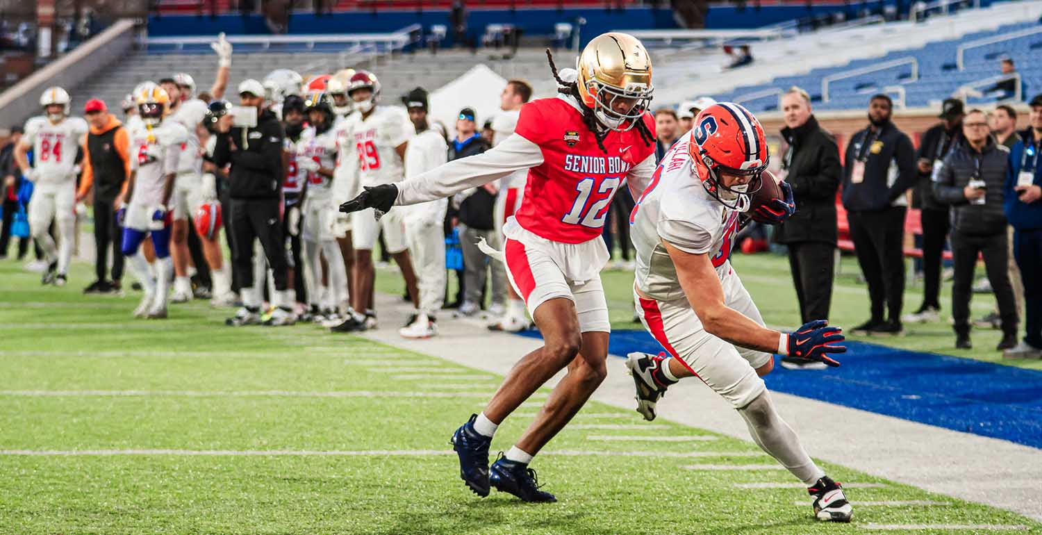 Senior bowl players practicing