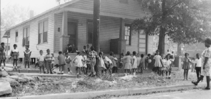 Children playing outside a house Down the Bay. Photo courtesy of Mobile Housing Board Collection, The Doy Leale McCall Rare Book and Manuscript Library, University of South Alabama. 